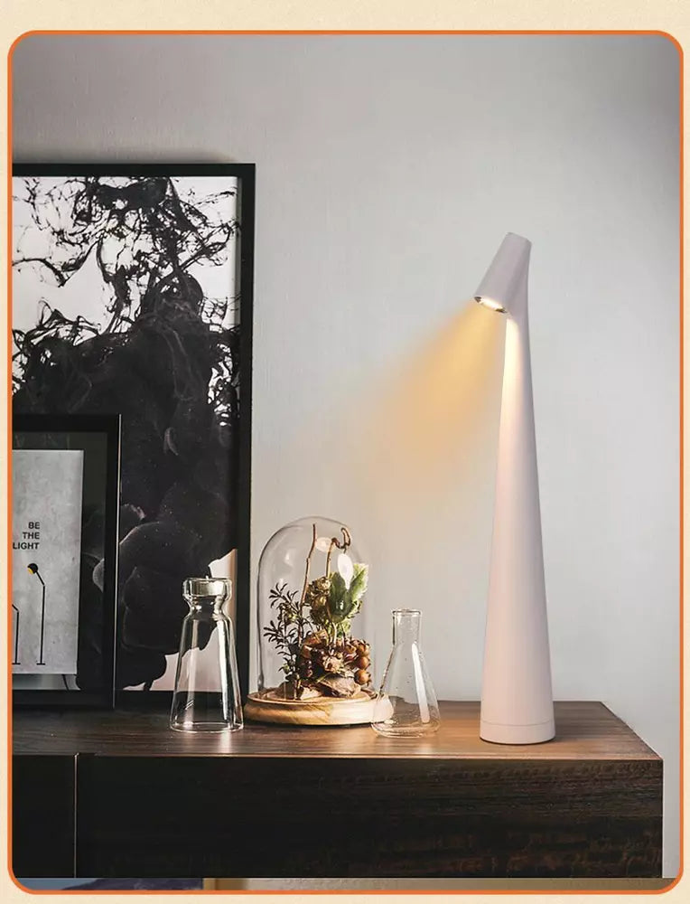 Art Table Lamp Designer's Vertical Overlooking Light Luxury Desk Lamp USB charge